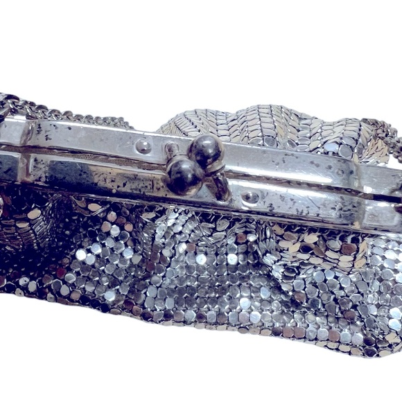 Whiting & Davis vintage 1950s 2897 mesh silver formal dainty bag made in USA - Picture 4 of 8